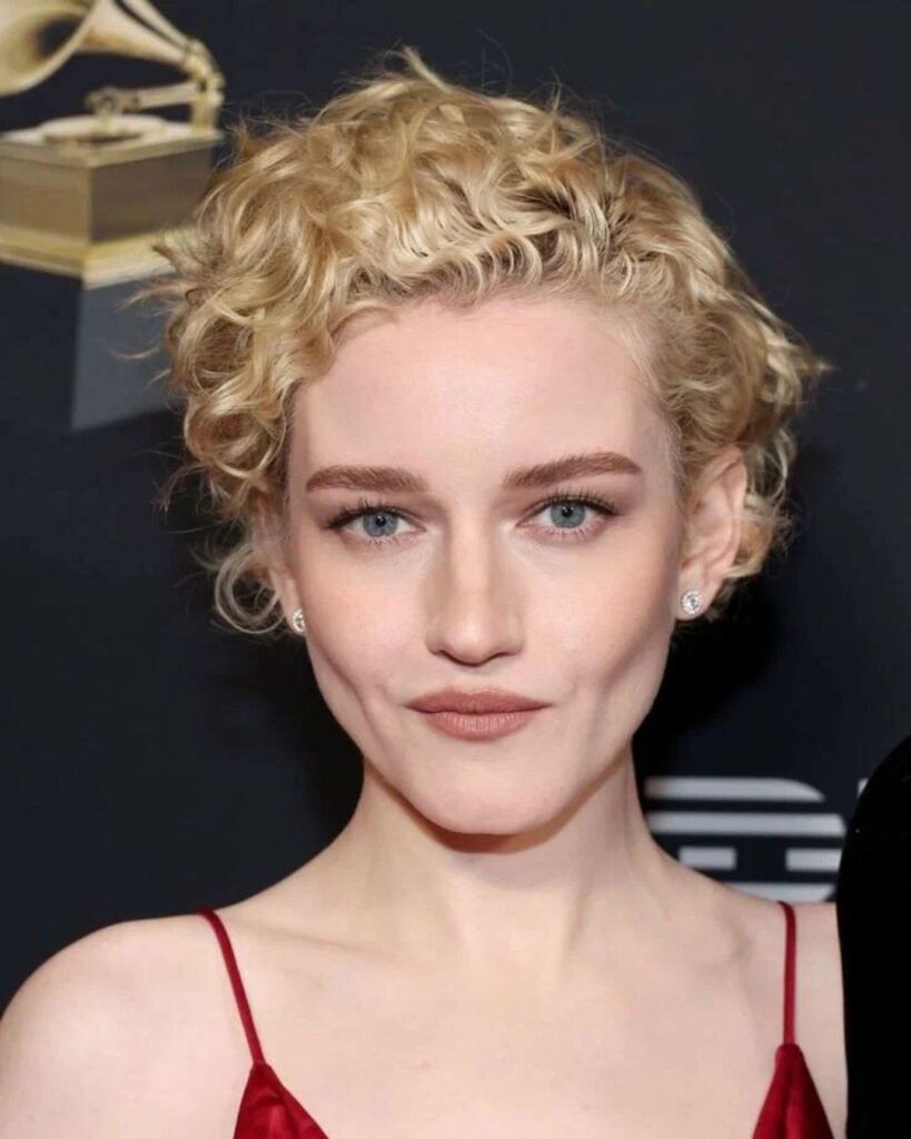 Julia Garner